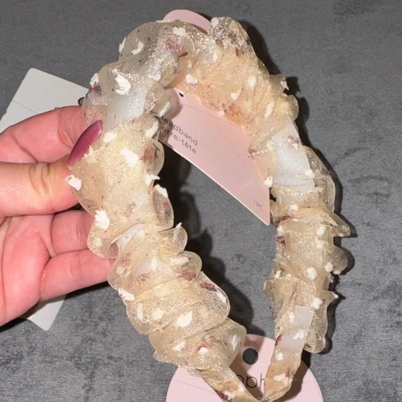 Sophi - NWT Yellow & Beige Floral Hair Accessories Set - Picture 8 of 14